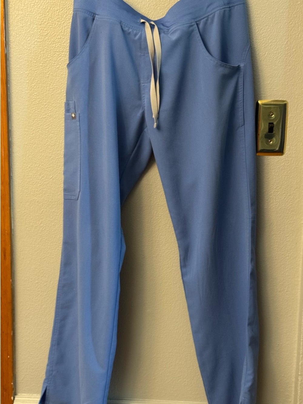 Figs Women's Scrub Set in Periwinkle Blue - Picture 5 of 17